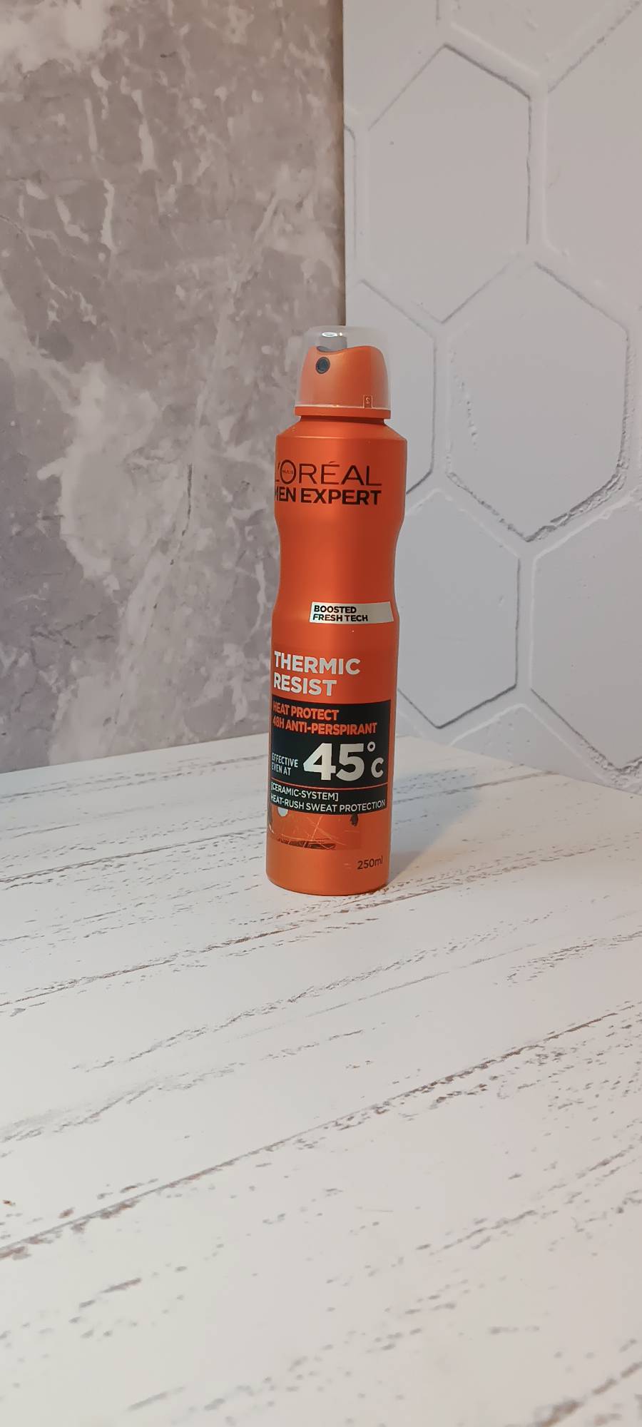 c6f3a713-d30e-4d4e-ba61-af816a2937f1.jpg کرم ضد آفتاب فارماستی مدل Oil-Free UV Defence با SPF50+ PA++++ حجم ۷۰ گرم - تصویر 1